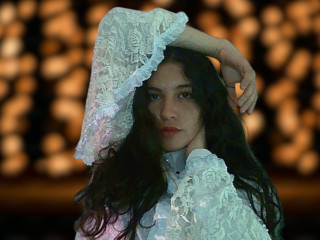 Ratienterciopelo - Ich bin ein etwas konservatives Mädchen, ich bin Künstlerin und Designerin, meine Reise als Model dauert nun schon ein paar Jahre an, sie war sehr schwierig, aber ist interessant, und sie hat mir auch erlaubt, als Person zu wachsen.  Ich mag es, freundlich zu allen Menschen zu sein.